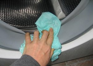 vệ sinh các thiết bị giặt là công nghiệp