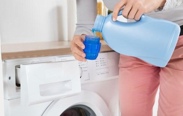 giặt quần áo bằng máy giặt