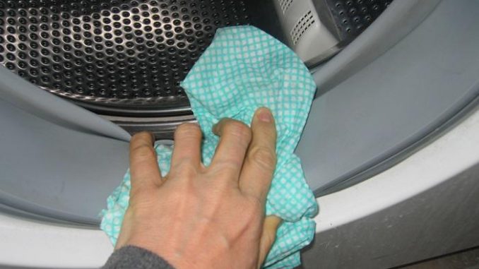 giặt quần áo bằng máy giặt