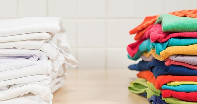 giặt quần áo bằng máy giặt