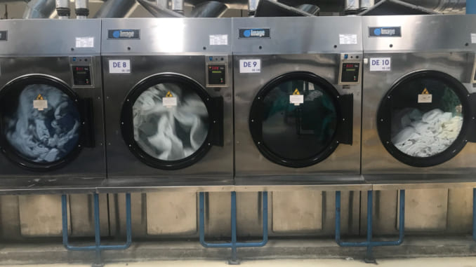 máy giặt công nghiệp nên mua loại nào