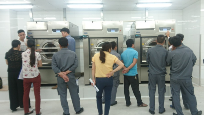 may_giat_cong_nghiep_cua_ngang_003 Máy giặt công nghiệp cửa ngang